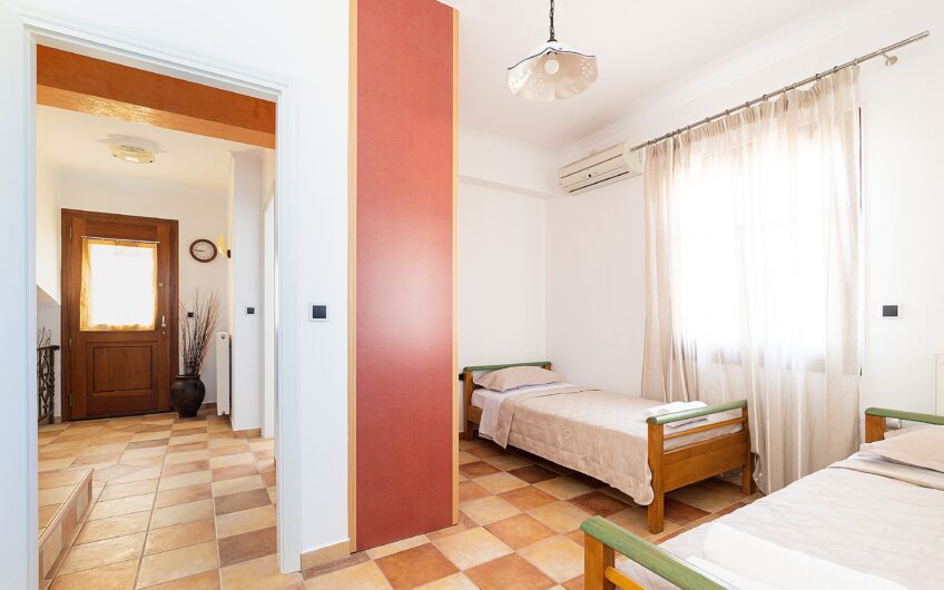 ΝΑΞΟΣ πωλείται πολυτελής βίλα 188τ.μ. σε οικόπεδο 1.000 τ.μ ΤΙΜΗ ΠΩΛΗΣΗΣ: 780.000 ΕΥΡΩ