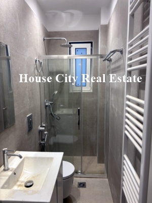 Ενοικιάζεται πλήρως ανακαινισμένο δυάρι διαμέρισμα 60 τ.μ. πρώτου ορόφου στη καρδιά της πόλης των Ιωαννίνων_Τιμή ενοικίασης 580€