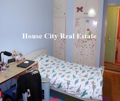 Πωλείται ευρύχωρο διαμέρισμα 100 τ.μ., τεσσάρων δωματίων Τιμή πώλησης: 158.000€.