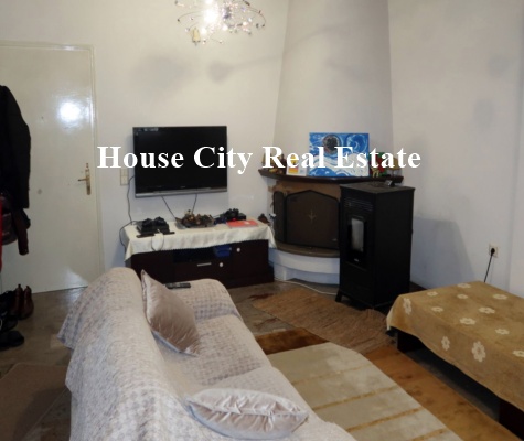 Πωλείται ευρύχωρο διαμέρισμα 100 τ.μ., τεσσάρων δωματίων Τιμή πώλησης: 158.000€.