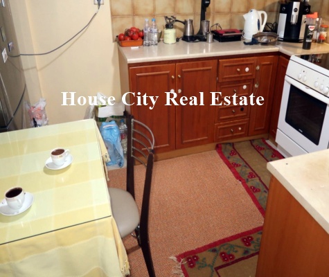 Πωλείται ευρύχωρο διαμέρισμα 100 τ.μ., τεσσάρων δωματίων Τιμή πώλησης: 158.000€.