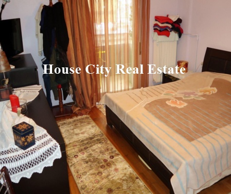 Πωλείται ευρύχωρο διαμέρισμα 100 τ.μ., τεσσάρων δωματίων Τιμή πώλησης: 158.000€.